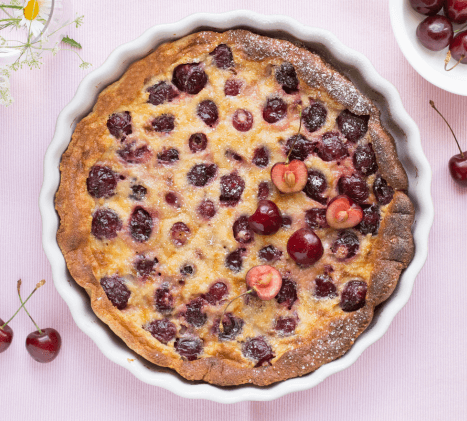 Clafoutis aux Cerises : Le Soleil Fruité dans Votre Assiette !